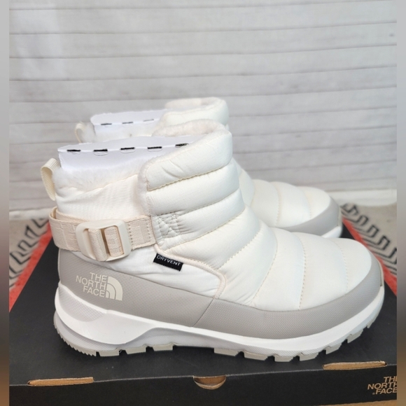 THE NORTH FACE THERMOBALL PULL ON WP SNOW BOOTS GARDENIA WHITE & SILVER GREY, 9 - Picture 1 of 14